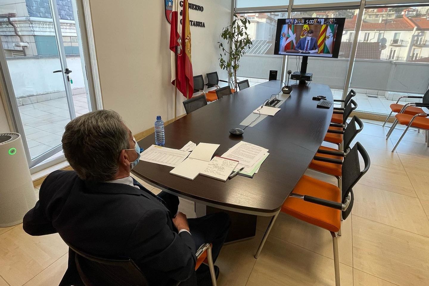 El presidente de Cantabria en una cumbre de presidentes, meses atrás