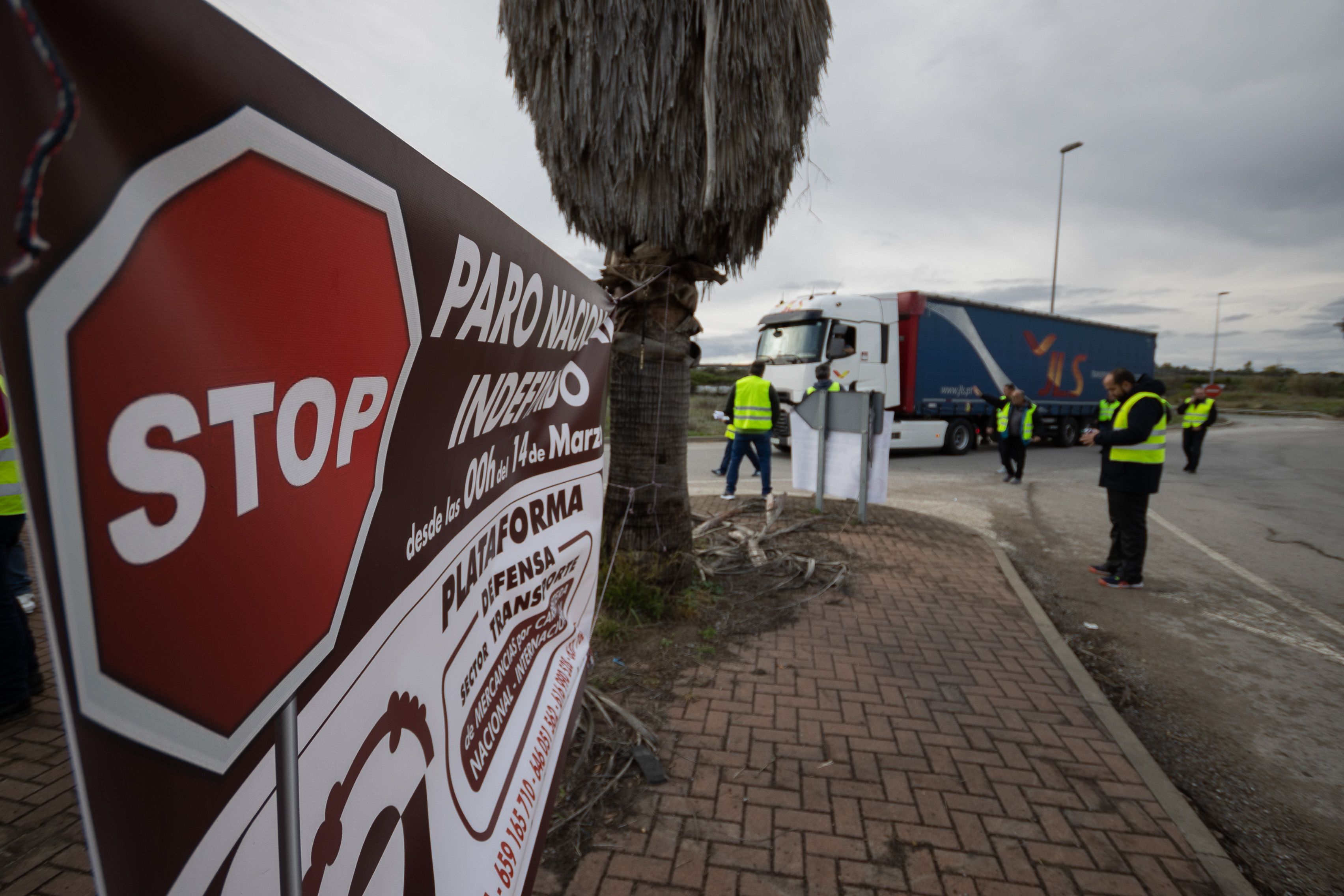Interior anuncia que hay casi una treintena de piquetes detenidos por el paro del transporte.