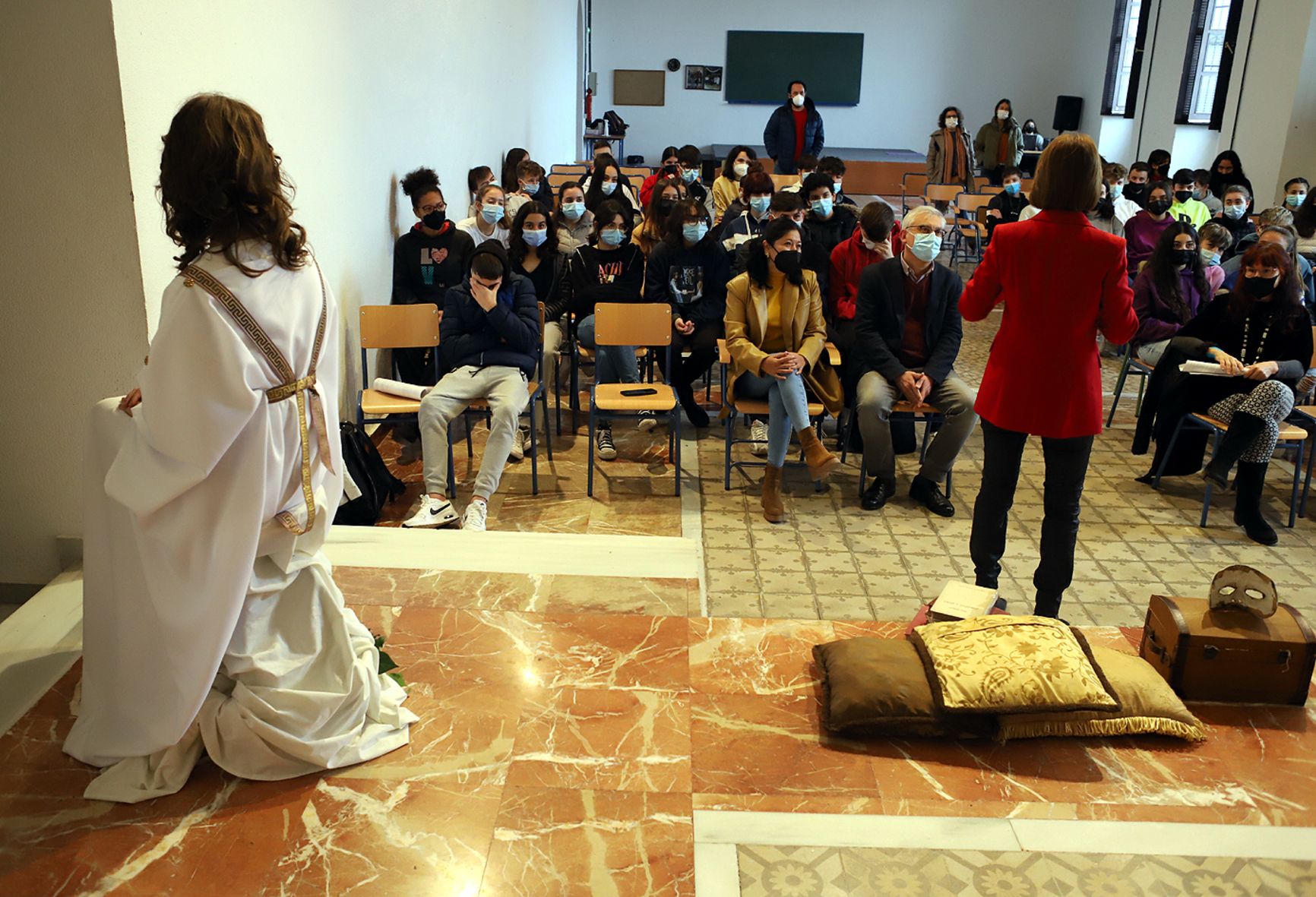 'Mujeres a escena': el 'feminario' del IES Santa Isabel de Hungría rescata a las mujeres en el teatro. FOTO: Ana H. Cabello IES Santa Isabel de Hungría 'Mujeres a escena': el 'feminario' del IES Santa Isabel de Hungría rescata a las mujeres en el teatro. FOTO: Ana H. Cabello IES Santa Isabel de Hungría
