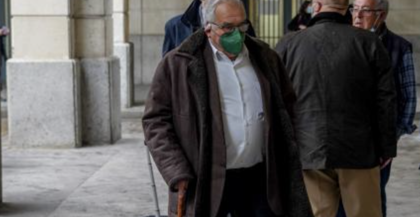 Ángel Rodríguez de la Borbolla, hermano del ex presidente andaluz, entrando al juicio de los ERE.