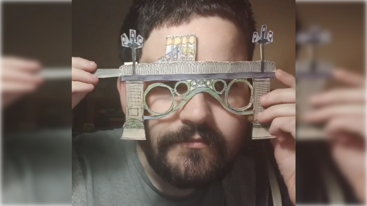 Bernar Usk con su creación del Puente de Triana con palio móvil.