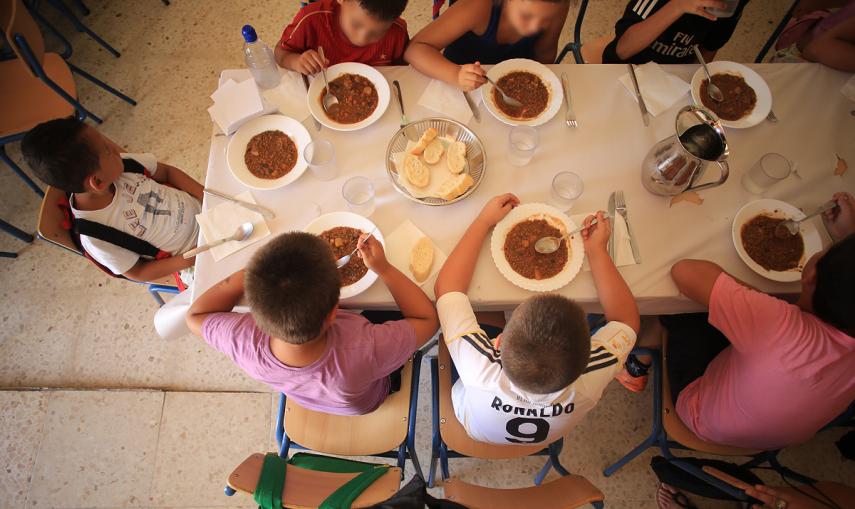 Niños y niñas, en un comedor escolar jerezano, en una imagen de archivo. FOTO: JUAN CARLOS TORO