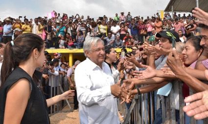 El Presidente López Obrador, presentando el programa 'Sembrando Vida' en Acayucan. FOTO: PRESIDENCIA DE MÉXICO.