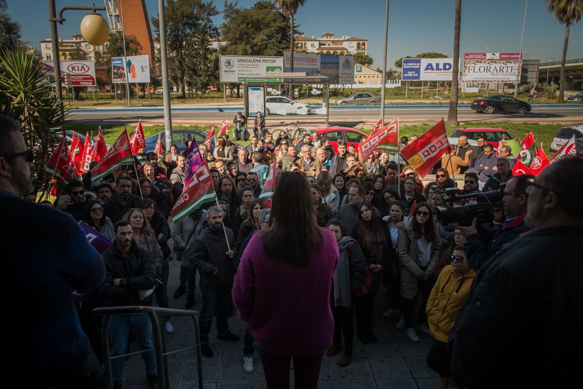Un momento de la concentración de los trabajadores de Konecta el pasado mes de febrero. FOTO: MANU GARCÍA.