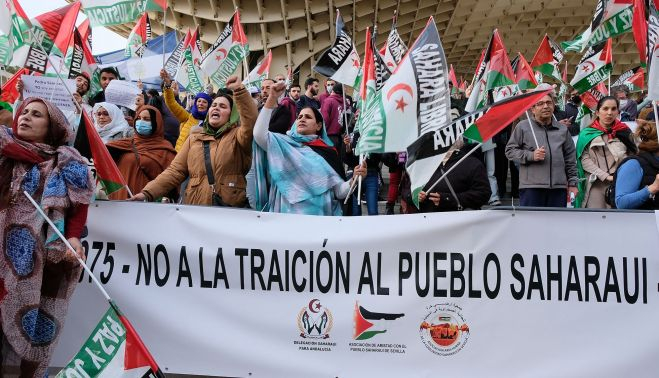 Manifestación en solidaridad con el pueblo saharaui en Las Setas de Sevilla.