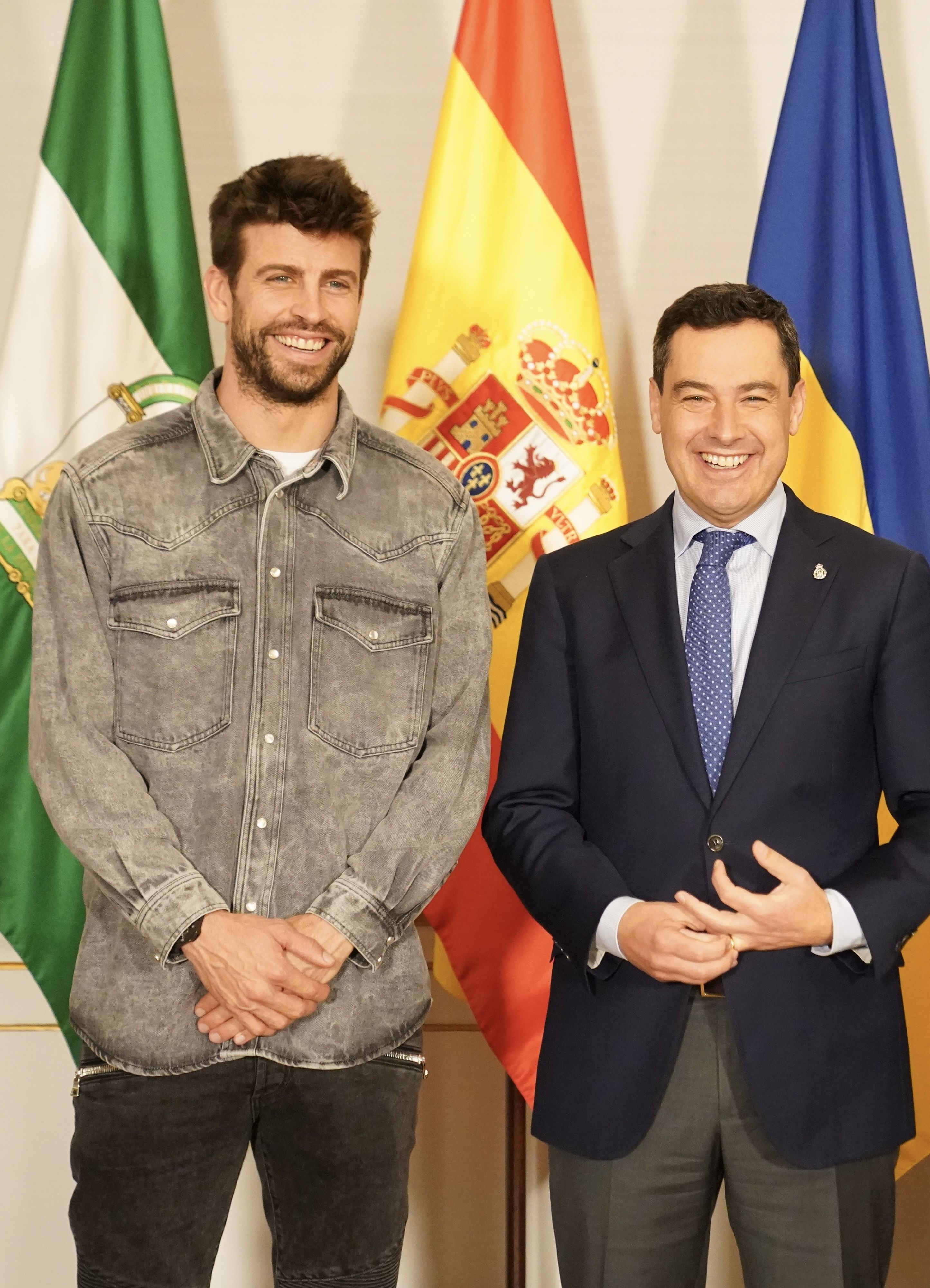 Piqué, organizador de la Davis en Málaga, junto a Moreno Bonilla el pasado año.