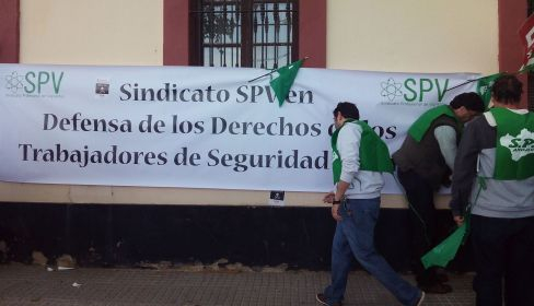 La Seguridad Social en Cádiz confía su seguridad a una empresa que tiene a sus vigilantes “al límite de la pobreza”