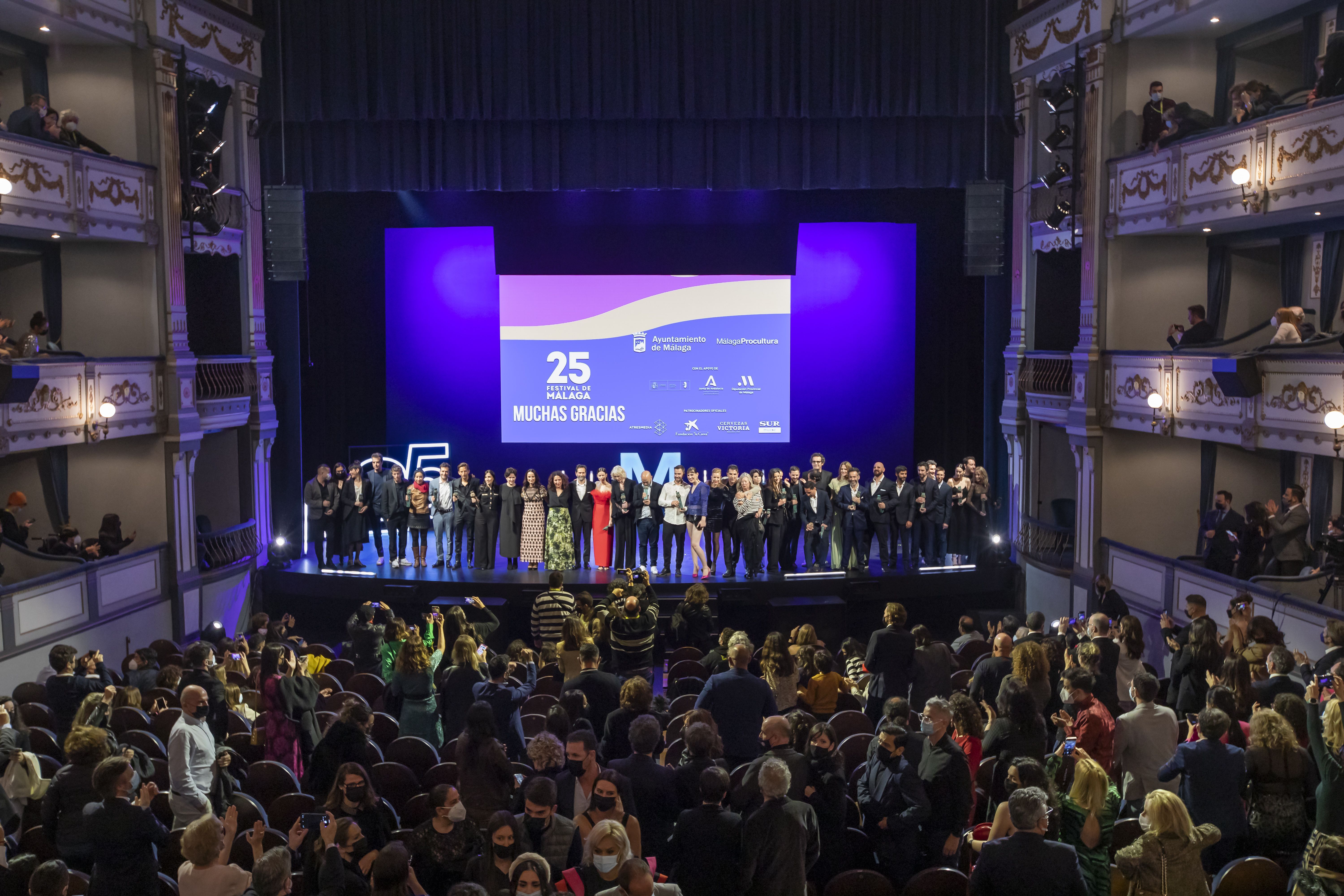 El Festival de Málaga clausura su 25ª edición con la Biznaga de Oro para 'Cinco lobitos' . 