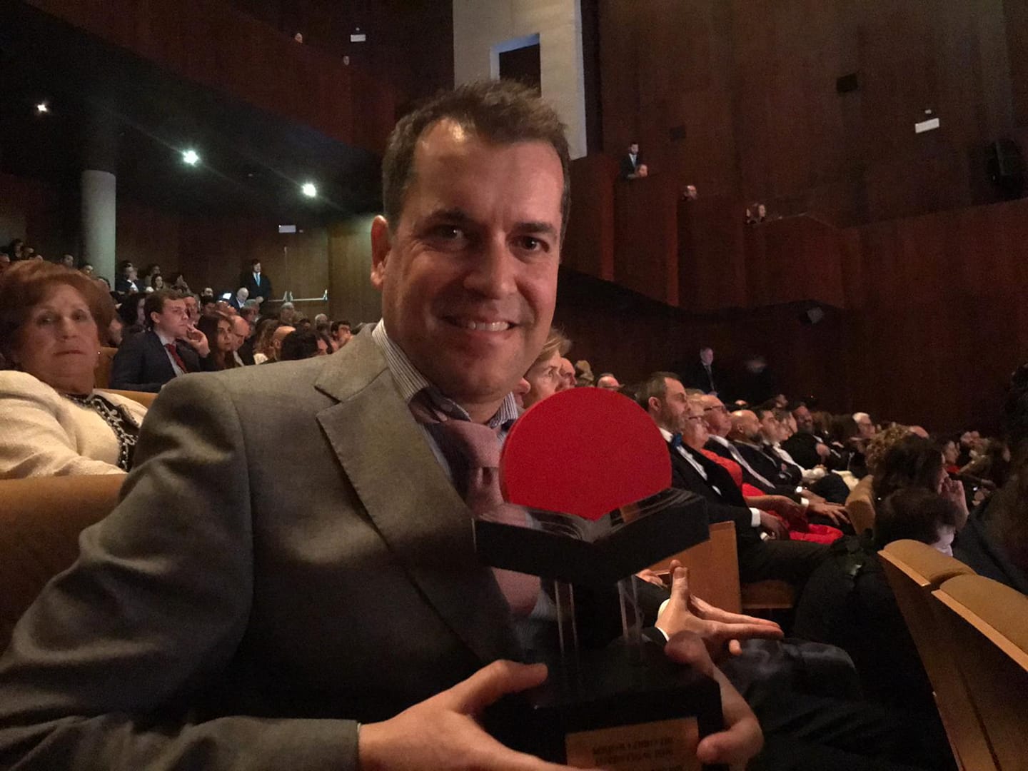Wayne Jamison gana el premio Círculo Rojo al mejor libro de Investigación. 