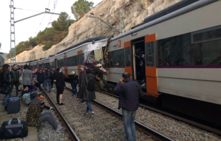 Una maquinista fallecida y un centenar de heridos en un accidente de dos trenes de Cercanías entre Manresa y Sant Vicenç de Castellet. FOTO: CRONISTA DIGITAL. 