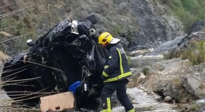 Rescatan el cadáver de un hombre de 71 años cuyo coche había caído por un barranco en Igualeja.