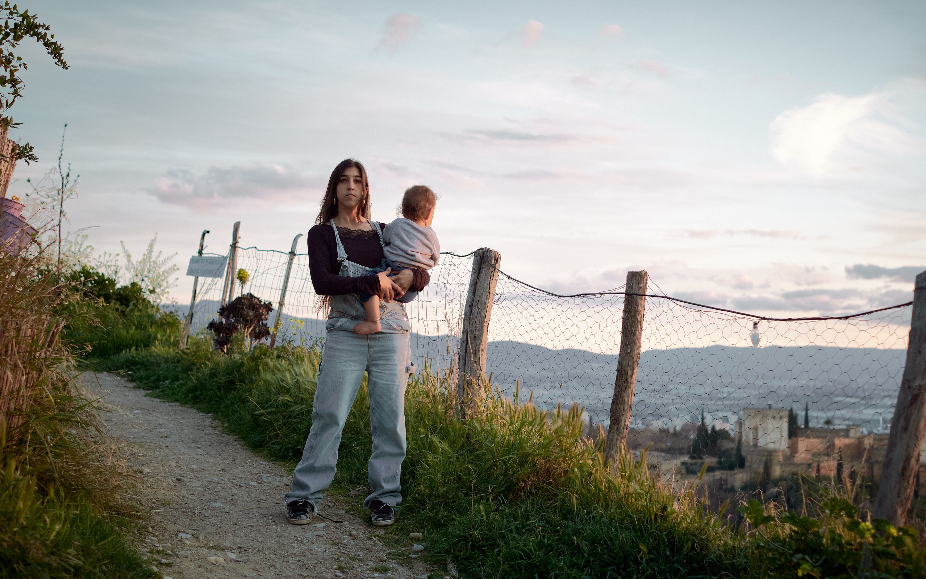 Angela y sus hijos viven en el cerro de San Miguel desde hace 10 años.