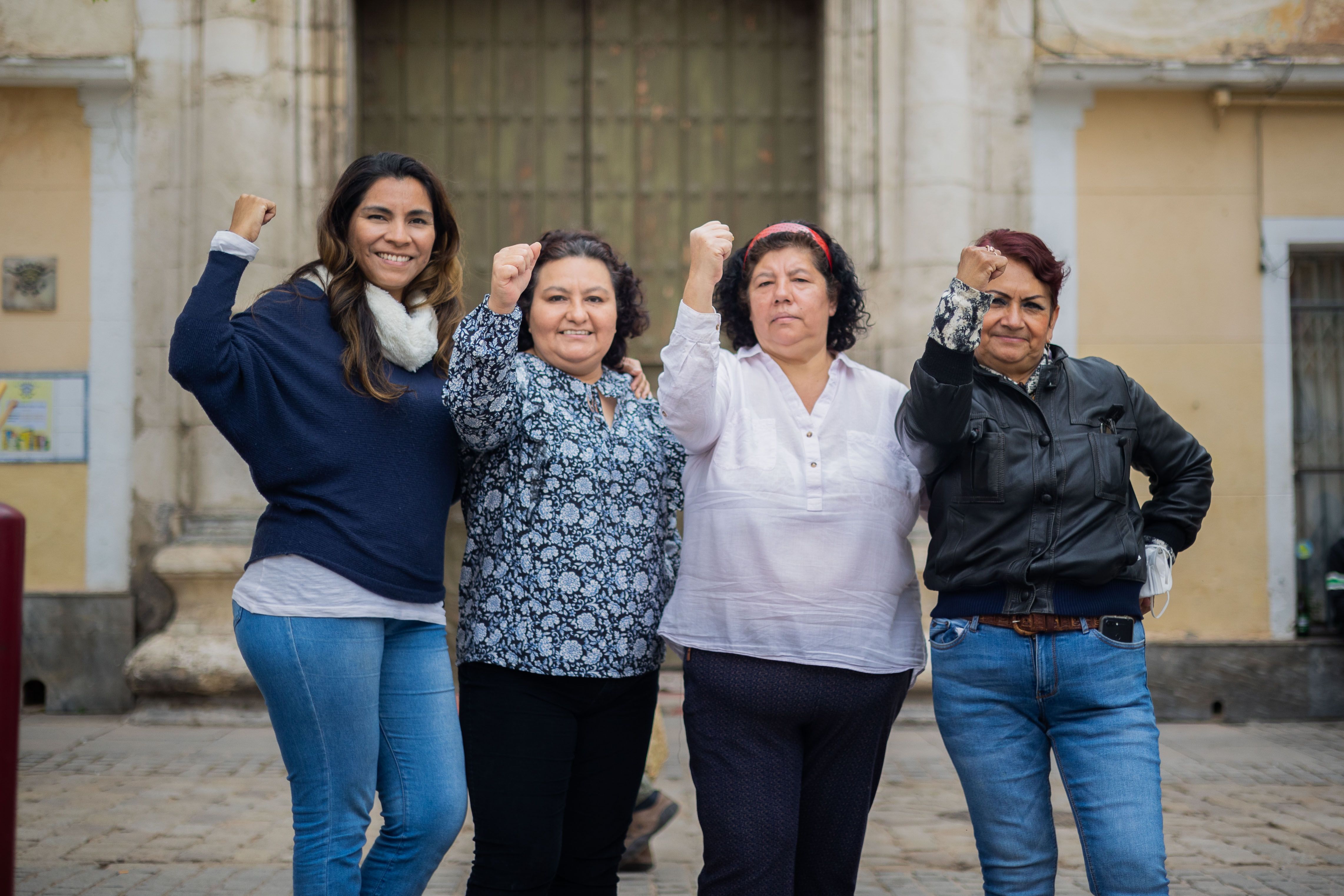 De izquierda a derecha: Cecilia, Jacqueline, Sady y Margot, trabajadoras del hogar y los cuidados e integrantes de la Asociación de Trabajadoras y Trabajadores del Hogar de Sevilla.