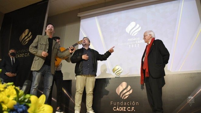 El padre Ángel y Los Carapapa.  Cádiz CF.