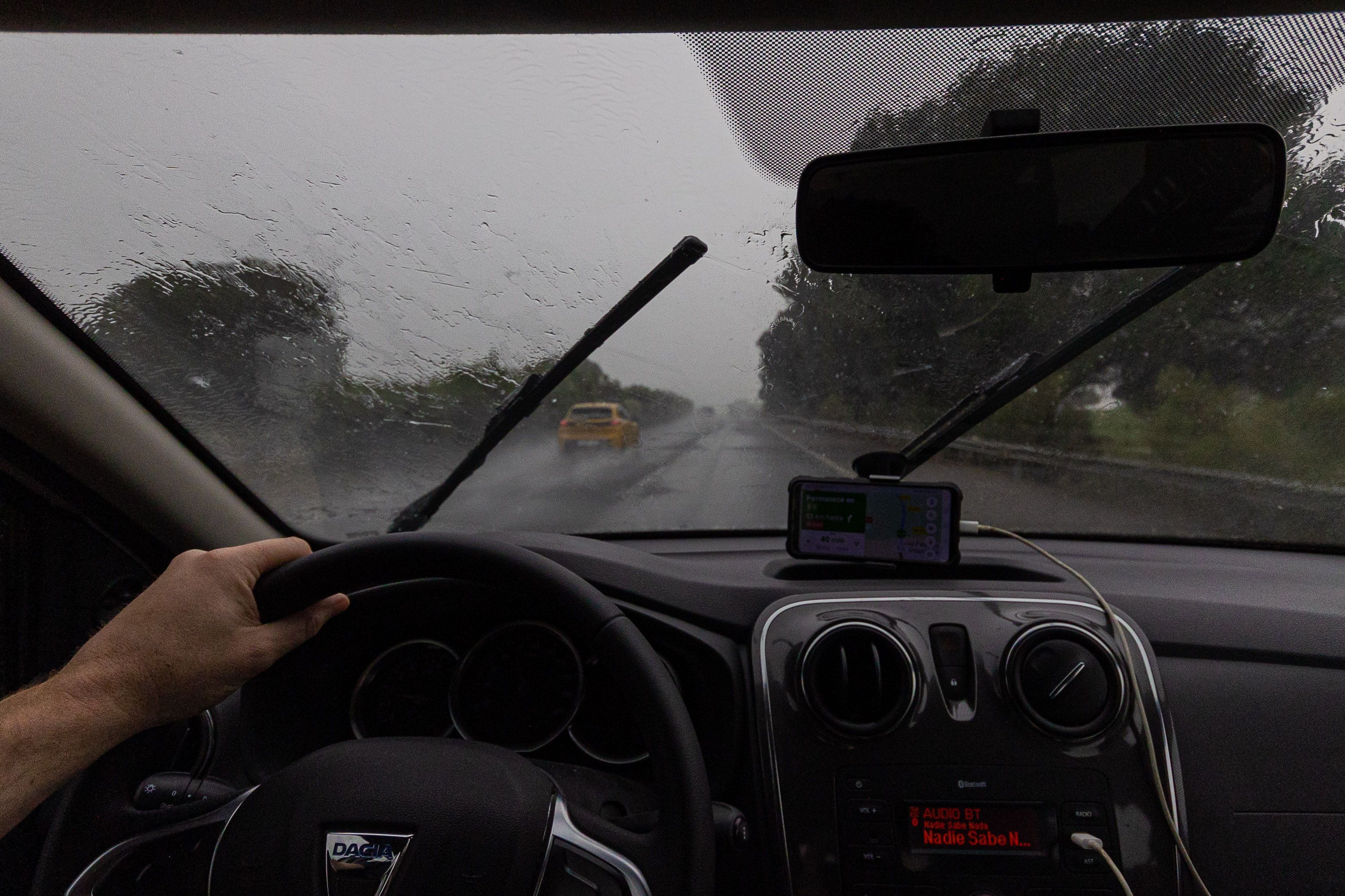 Lluvia en la carretera. 