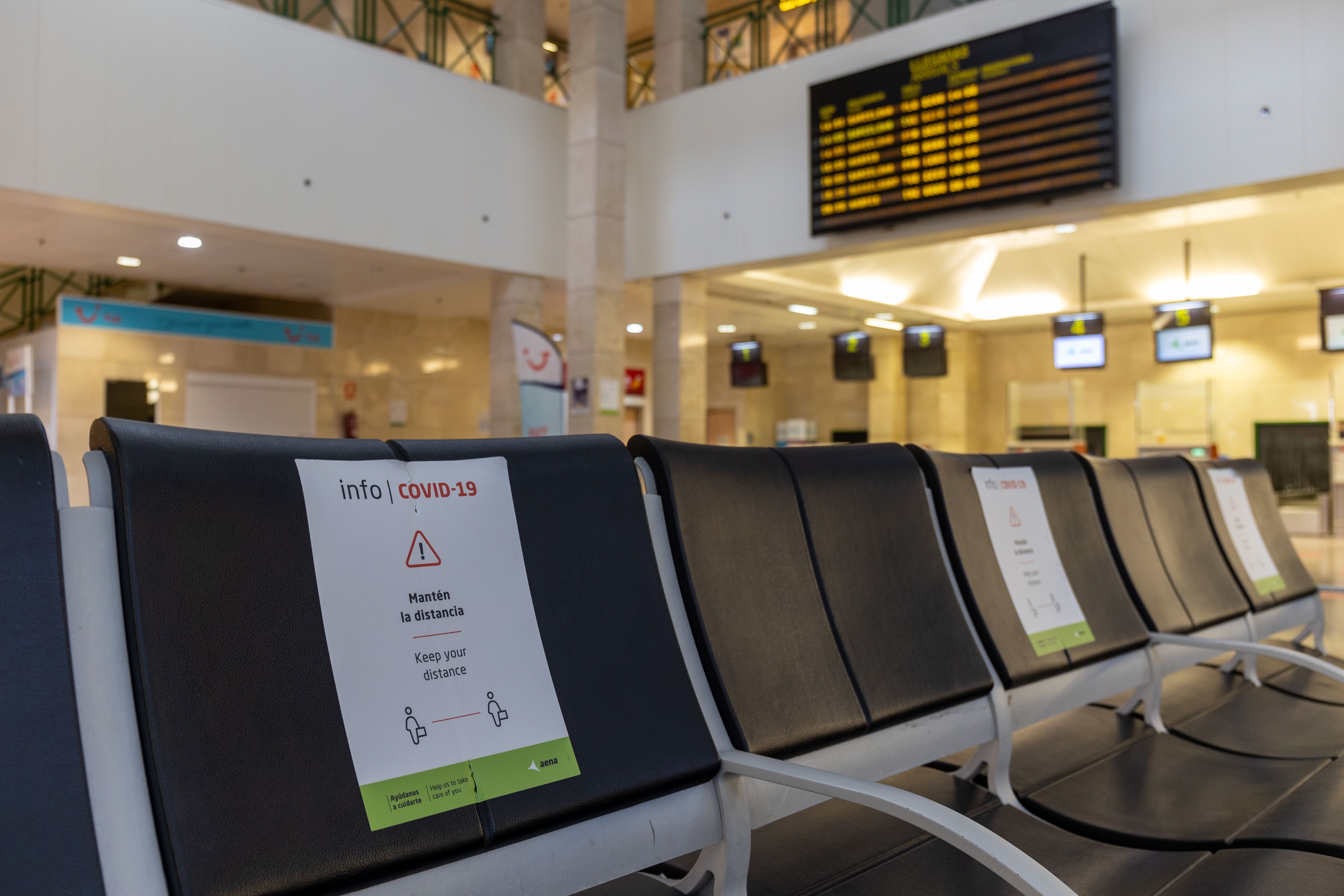 Controles de covid en los aeropuertos a pasajeros procedentes de China.