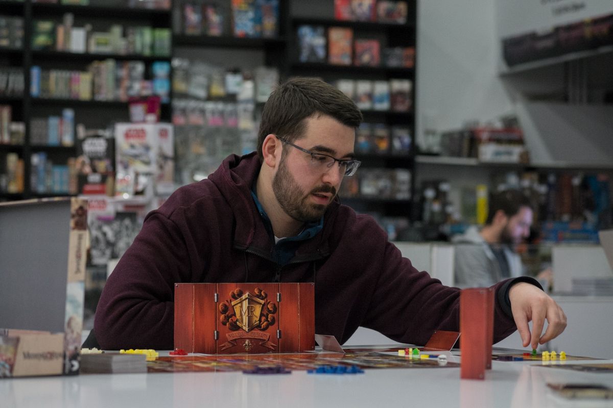 Carlos Michán explicando su juego de estrategia, Medieval Realms. FOTO: MANU GARCÍA. 