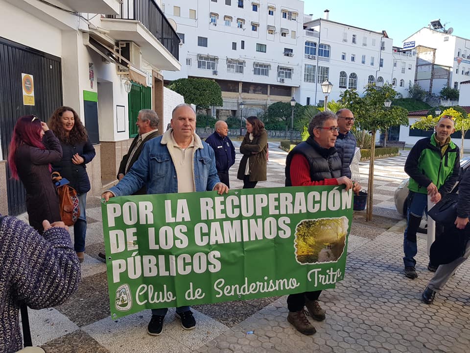 Una pasada protesta por la defensa de los caminos públicos. FOTO: PLATAFORMA POR LA RECUPERACIÓN DE LOS CAMINOS PÚBLICOS Y LAS VÍAS PECUARIAS SIERRAS DE CÁDIZ.  