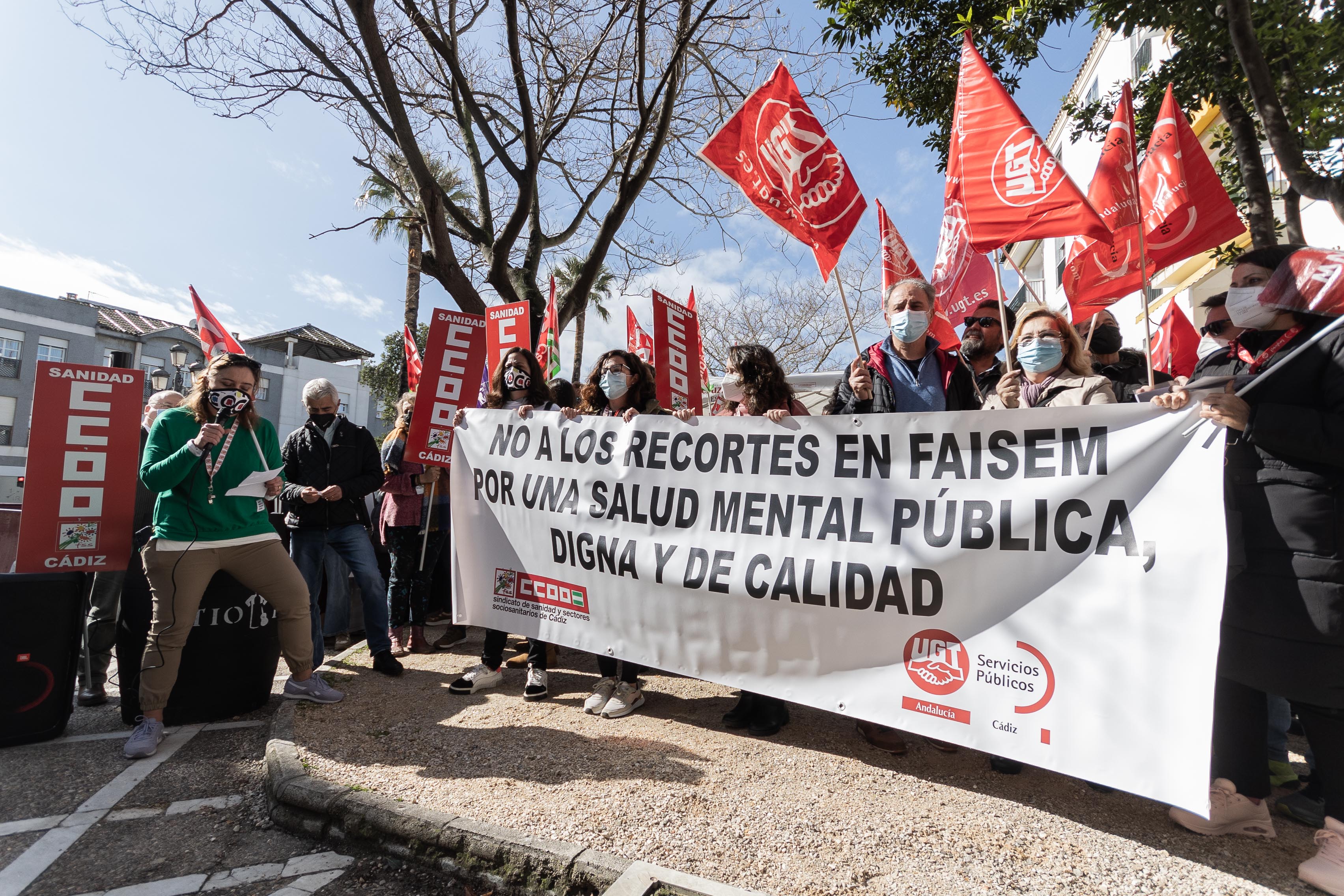 Concentración de trabajadores de Faisem, que trata a personas con problemas de salud mental, en Jerez.