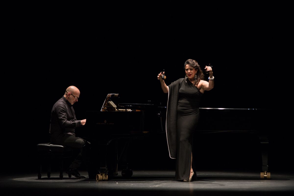 Un momento del recital de Nancy Fabiola Herrera en Villamarta, el pasado sábado. FOTO: MANU GARCÍA