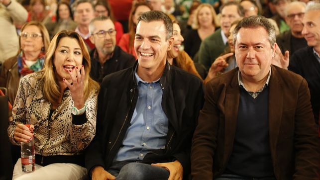 Susana Díaz, Pedro Sánchez y Juan Espadas, durante el acto celebrado en Sevilla. FOTO: eldiario.es (Europa Press)