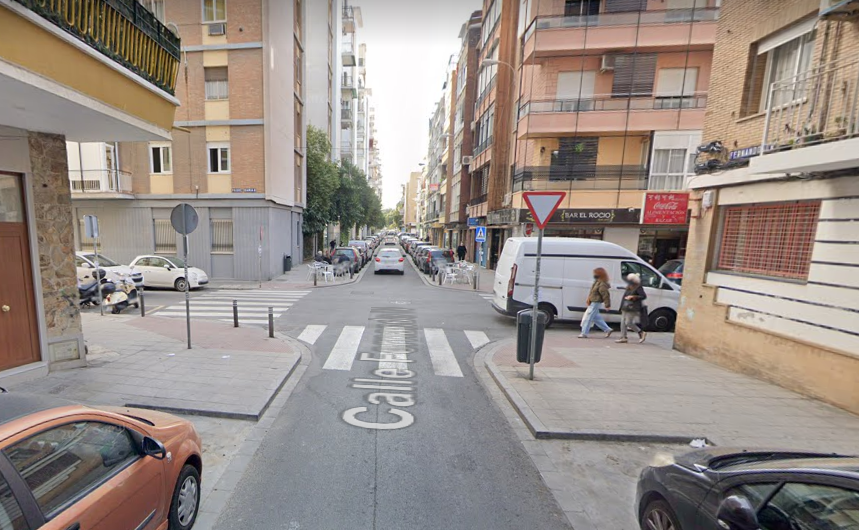 Calle Fernando IV.  Un hombre atraca con un cuchillo un supermercado del barrio de Los Remedios de Sevilla