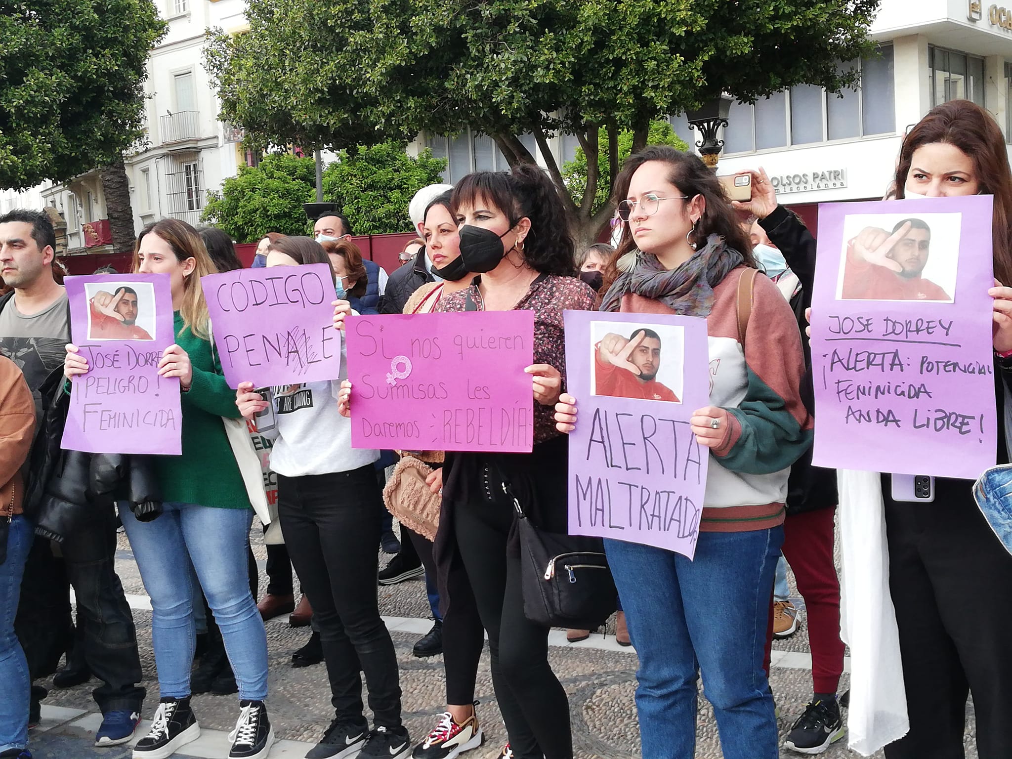 Manifestación ciudadana en Jerez contra la violencia de género y la la brutal paliza a una menor de 17 años.