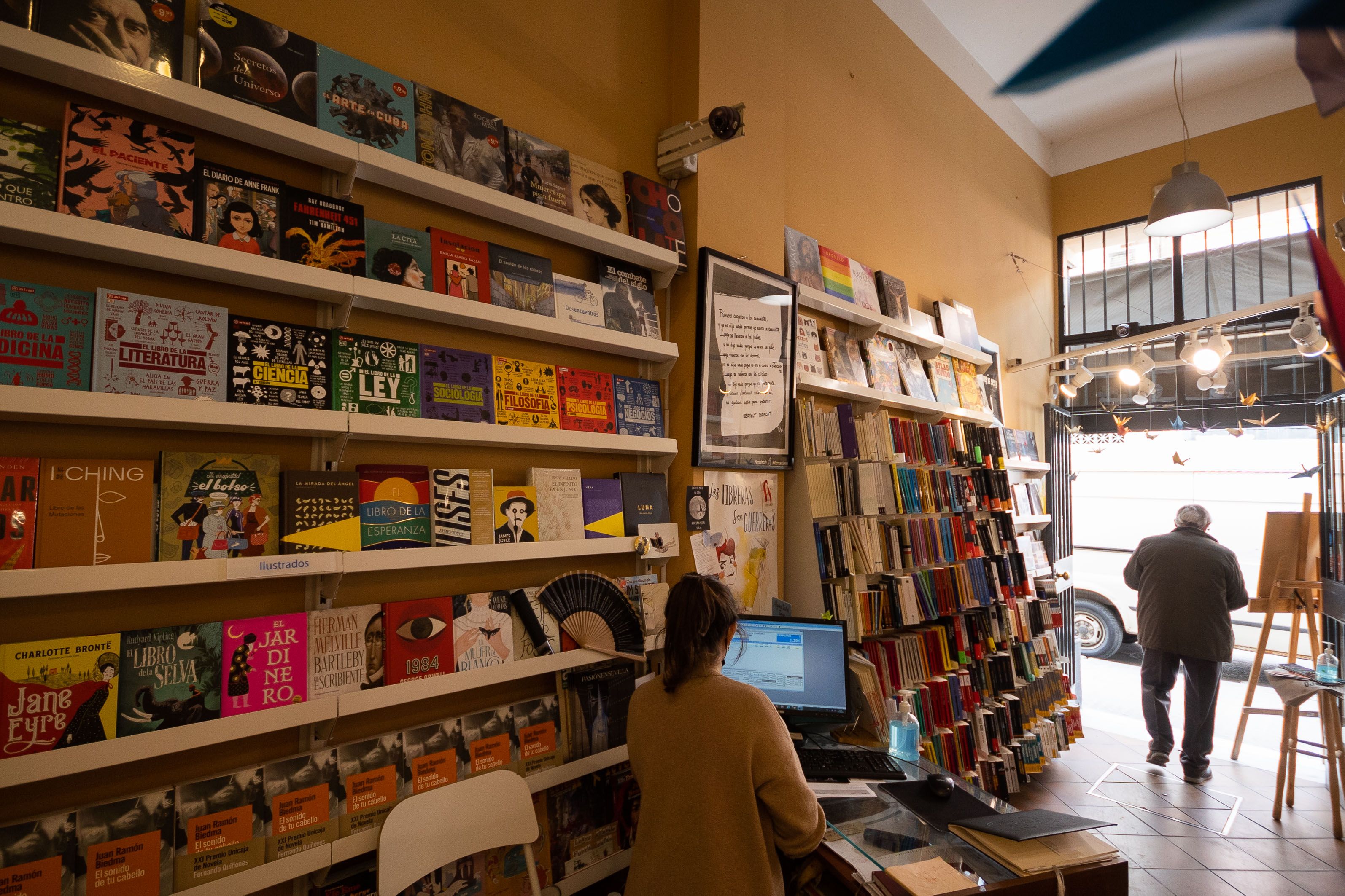 La librería 'El Gusanito Lector' en Sevilla. Los libros están incluidos en el bono cultural.
