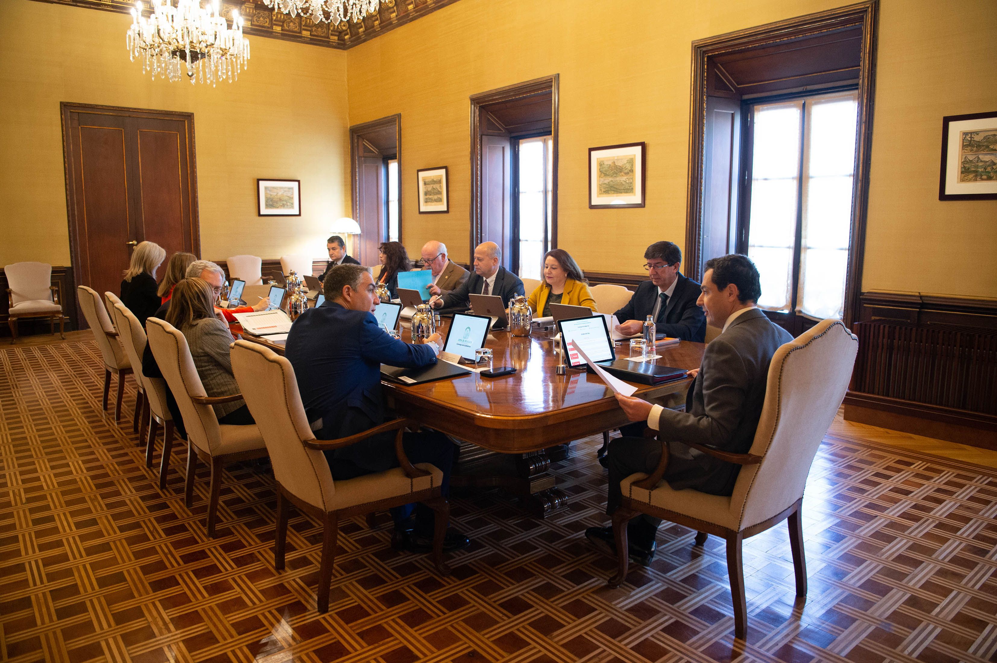 El nuevo Ejecutivo andaluz, en un reciente Consejo de Gobierno. FOTO: JUNTA DE ANDALUCÍA