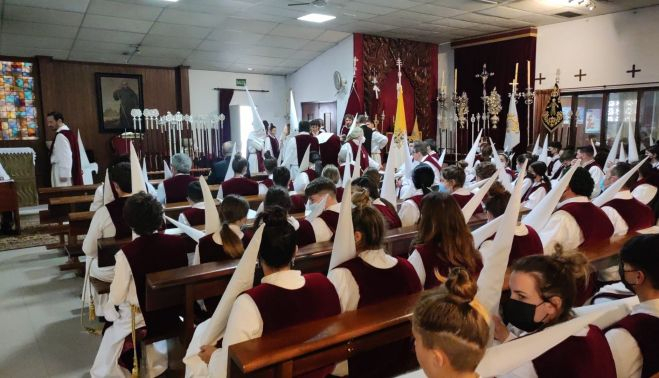 Nazarenos de la Clemencia dentro de San Benito. UUHH