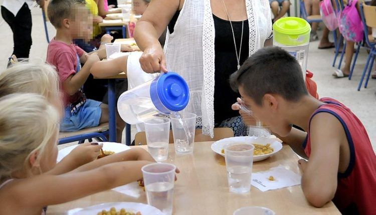 Sigue el caos en los comedores escolares. 