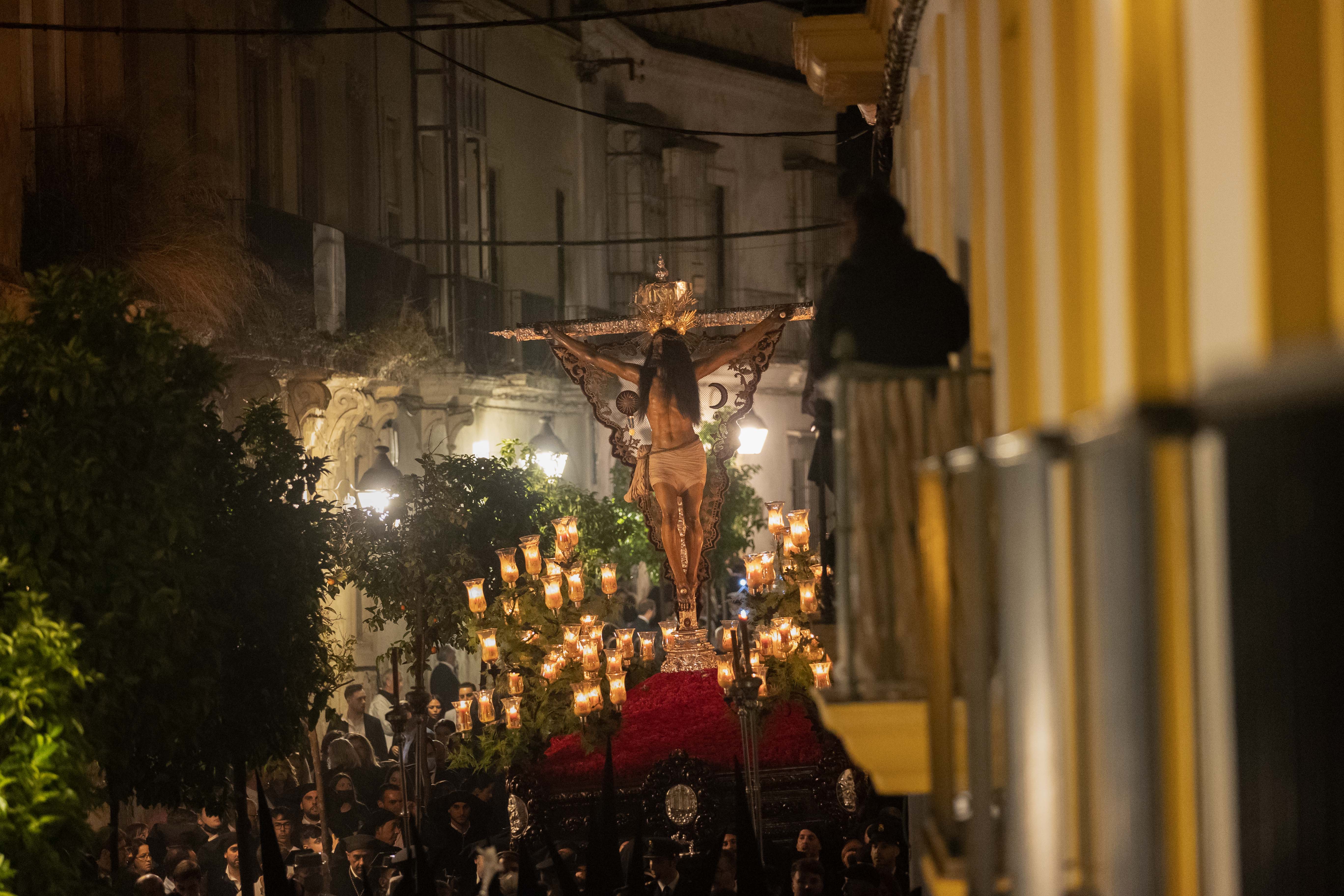 El Cristo a su paso por la calle Barja este Viernes Santo