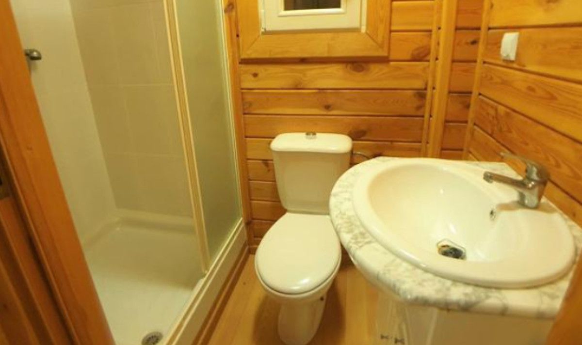 Una casa de madera similar a la del matrimonio de Chipiona que pide ayuda. MITULA PISOS