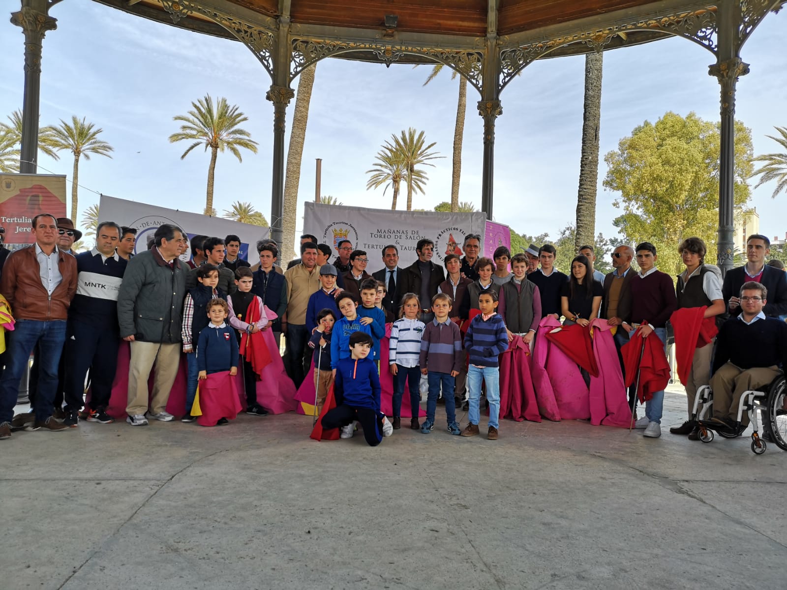 Saldaña y Padilla, en las clases de toreo de salón de la Escuela de Tauromaquia.