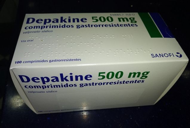 Caja del fármaco antiepiléptico Depakine.
