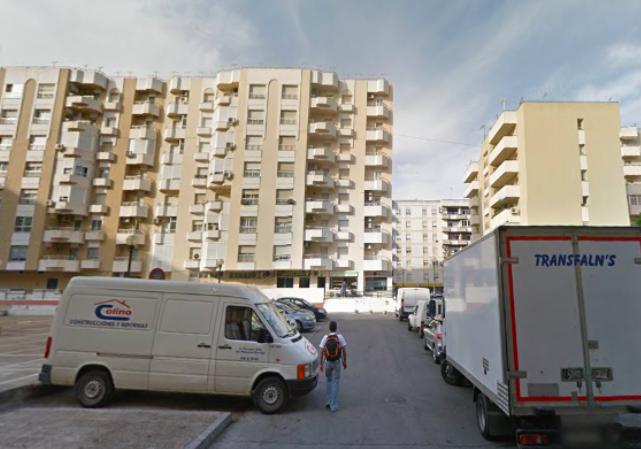 Una imagen del aparcamiento saturado de la plaza Aníbal González. 