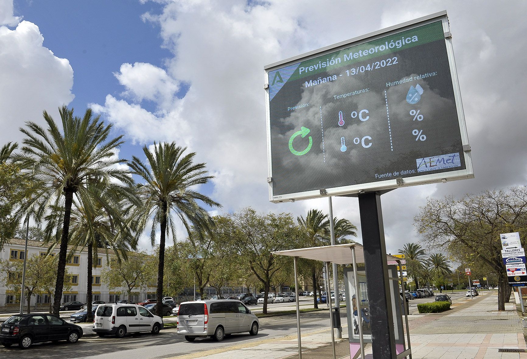 El panel informativo sobre calidad del aire instalado en la avenida de La Granja.