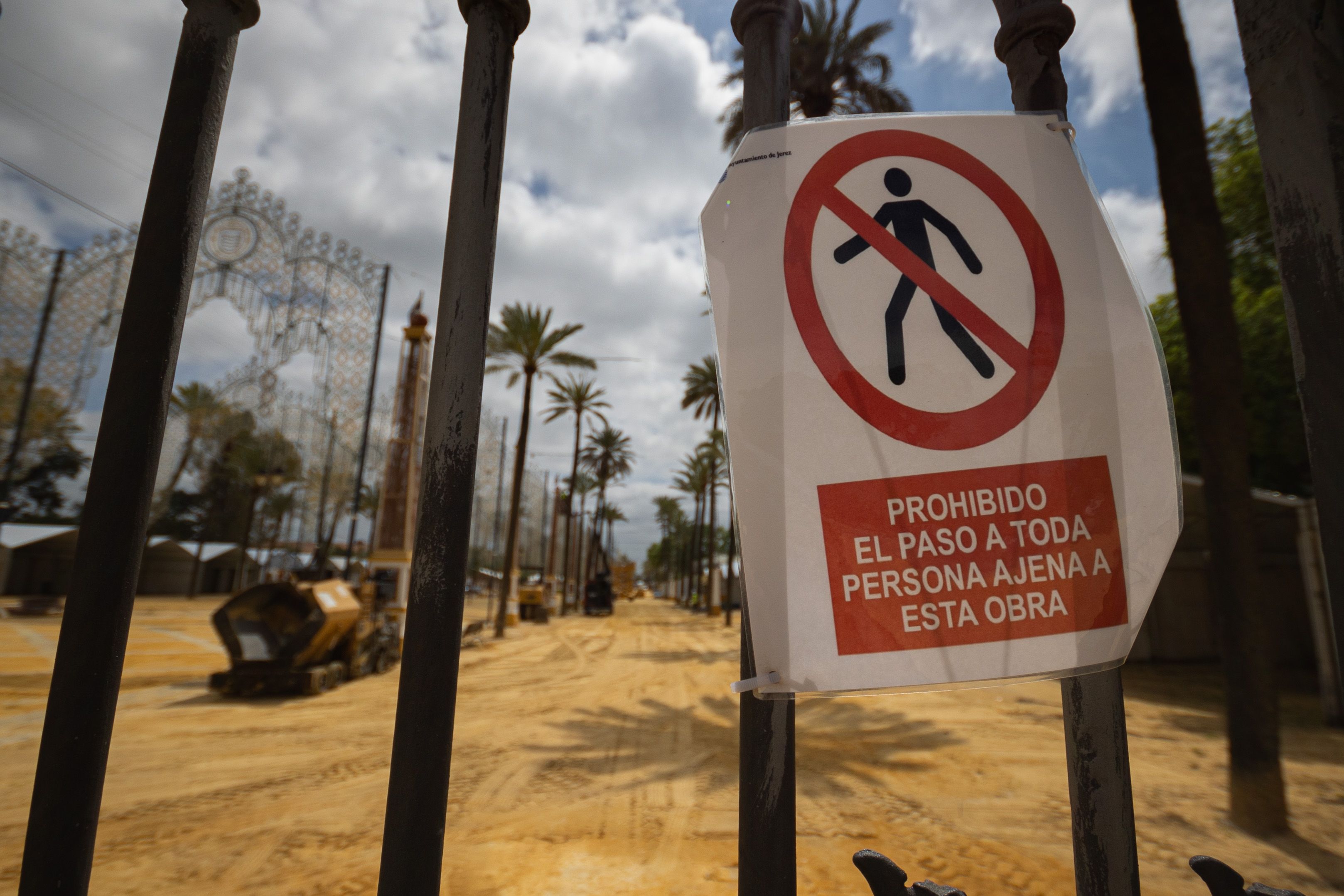 Un cartel en la entrada al Hontoria, donde se celebra la Feria del Caballo.