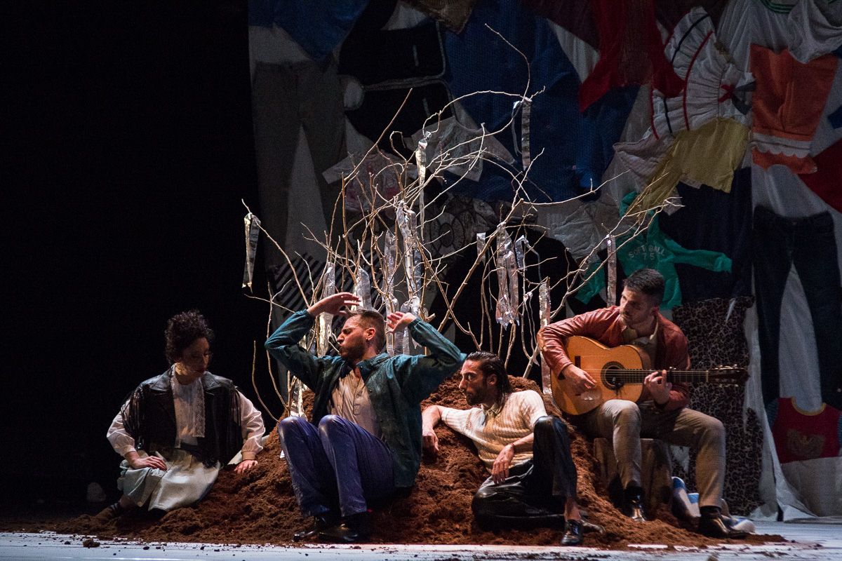 Eduardo Guerrero y compañía, en 'Sombra efímera'. FOTO: MANU GARCÍA.