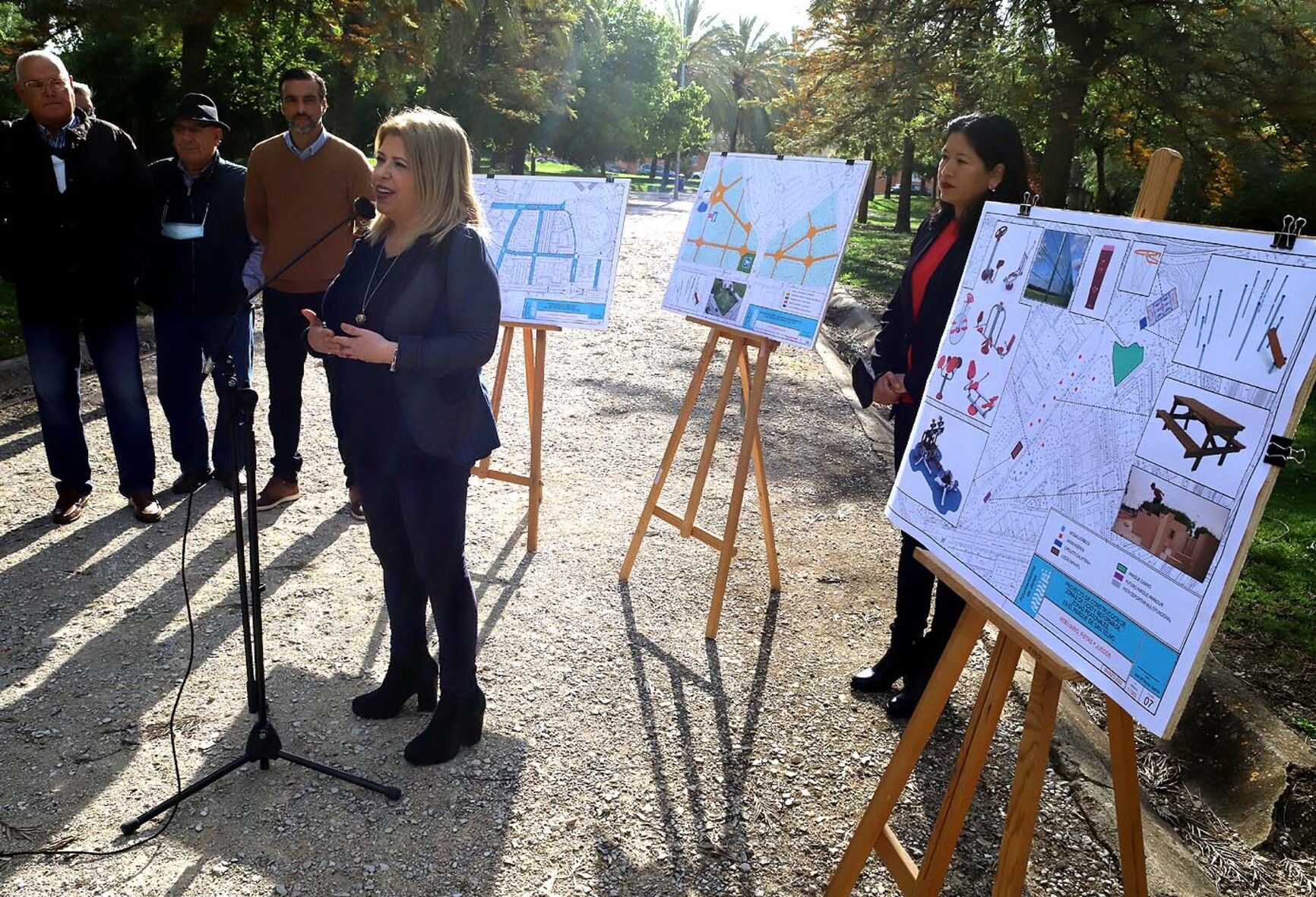 La alcaldesa presenta el proyecto del futuro nuevo parque Cristo de la Sed, en Puerta del Sur.