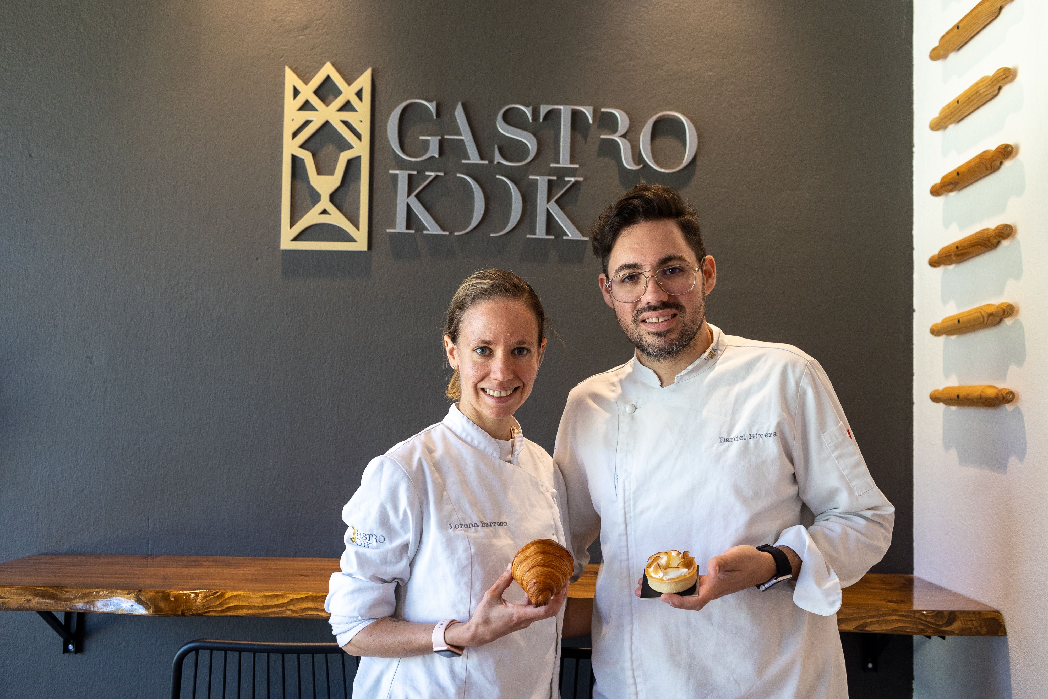 Lorena Barroso y Daniel Rivera en Gastrokook, la pastelería 'gourmet' y obrador escuela de Castellar Nuevo.