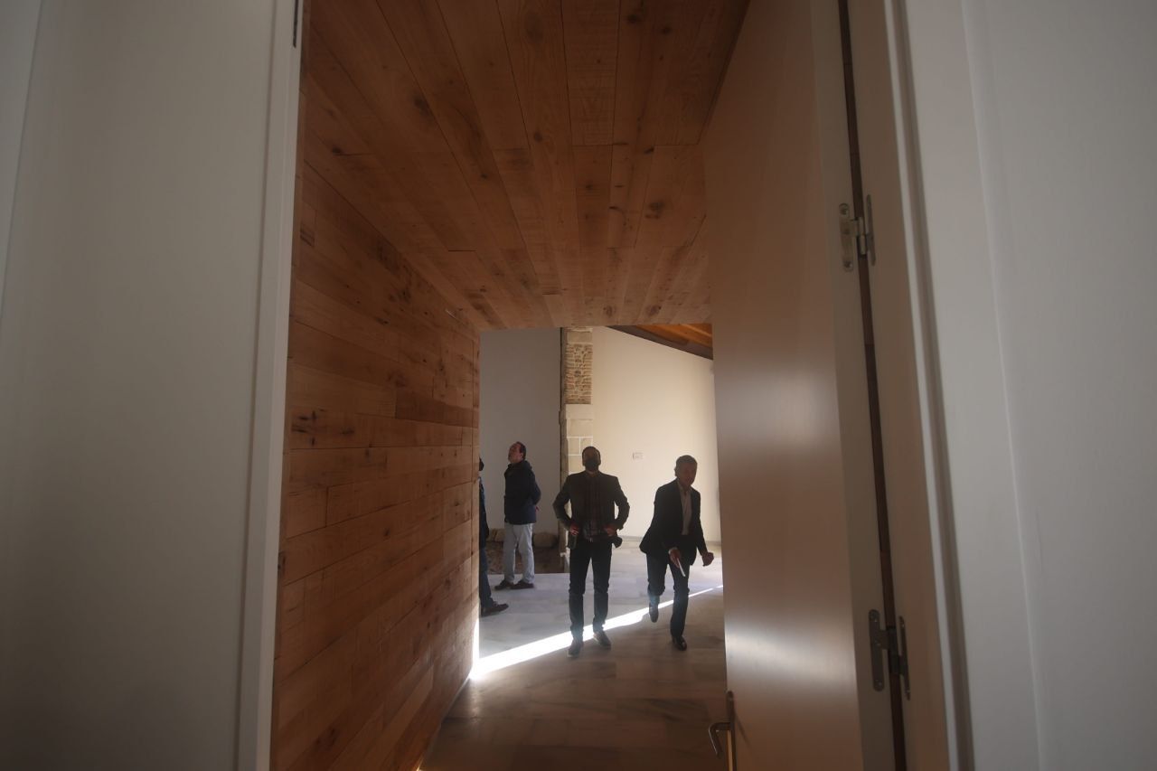 Interior del espacio multiusos del Tabanco del Duque, este jueves.   MANU GARCÍA