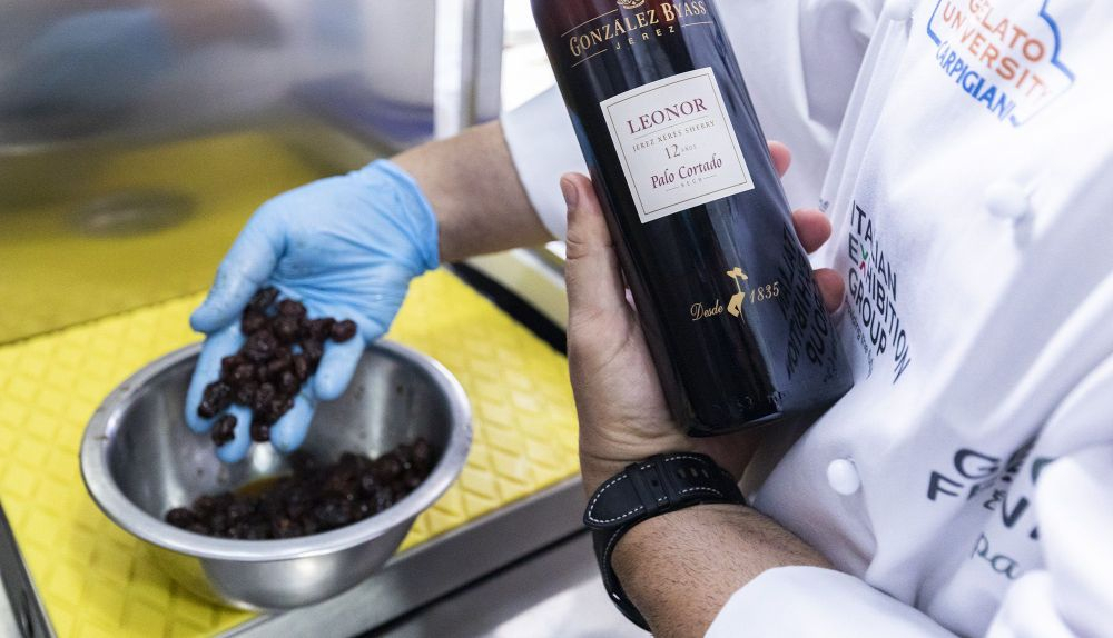 Preparación del helado de Guerriero que quedó subcampeón en el Gelato Festival World Masters.  GERMÁN MESA