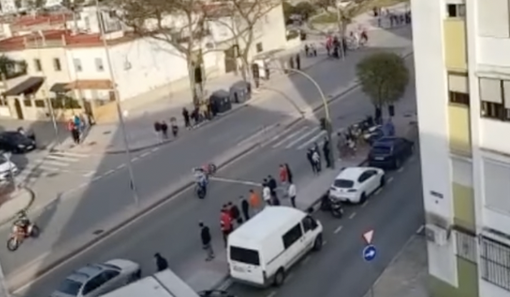 Carreras ilegales en la avenida Blas Infante de Jerez, en un vídeo denuncia de vecinos difundido este pasado domingo por Antonio Saldaña (PP).