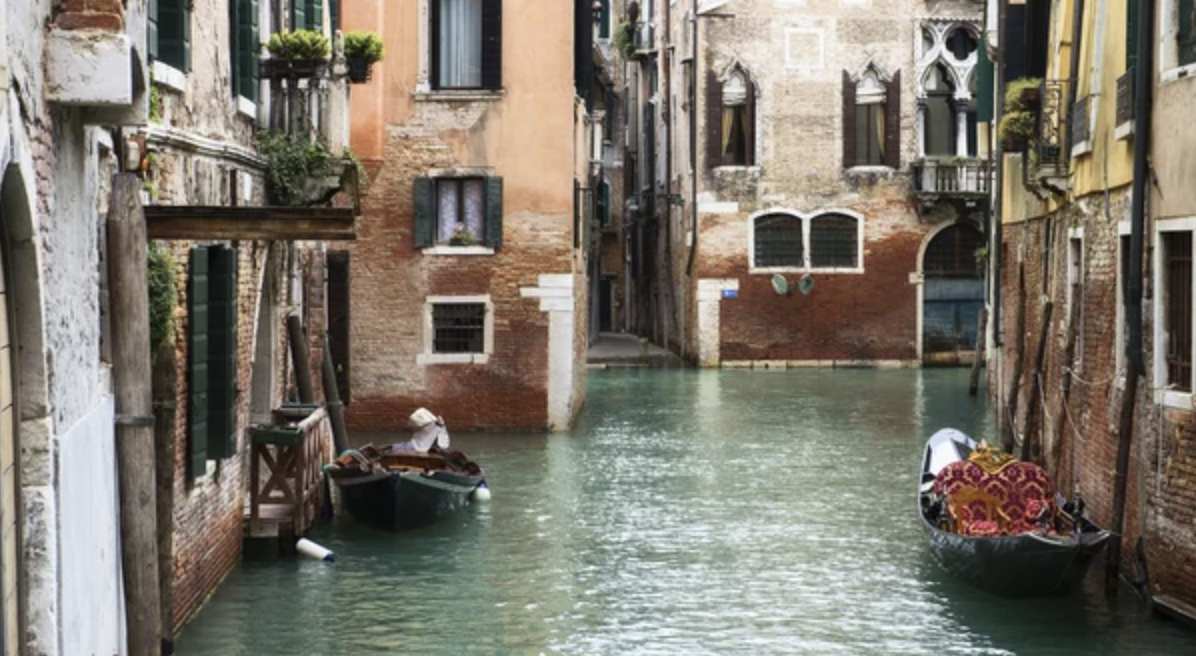 Imagen de uno de los canales de Venecia.