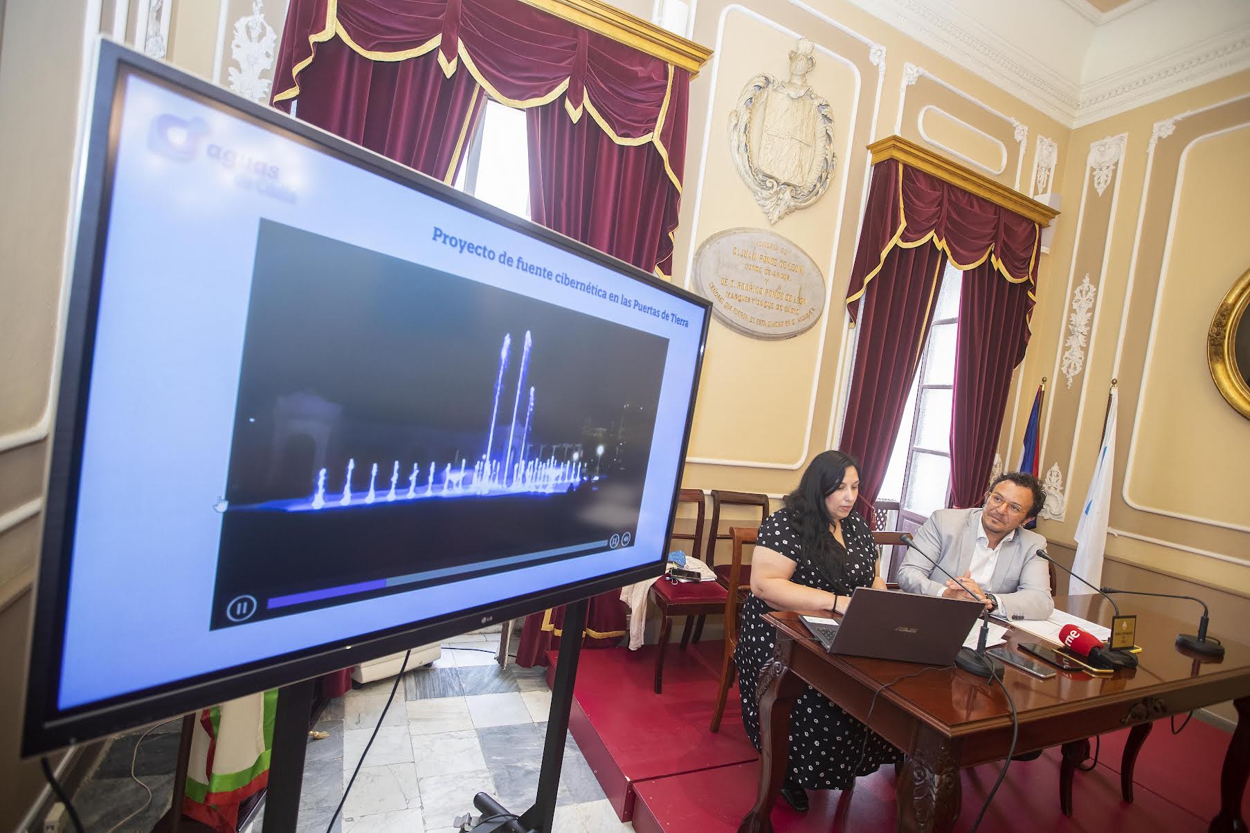 Presentación de la fuente cibernética en el Ayuntamiento de Cádiz. Presentación de la fuente cibernética en el Ayuntamiento de Cádiz.