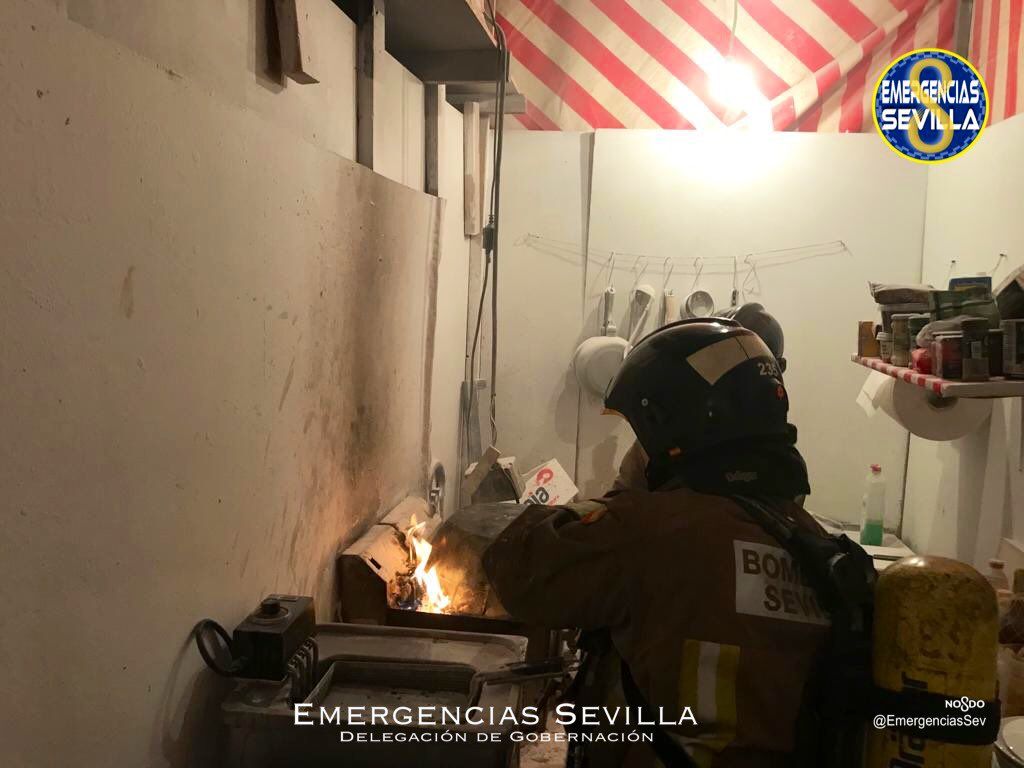 Conato de incendio en una caseta de la Feria de Abril en Sevilla.