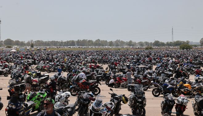 Imagen del parking de motos del Circuito a tope.  JUAN CARLOS TORO