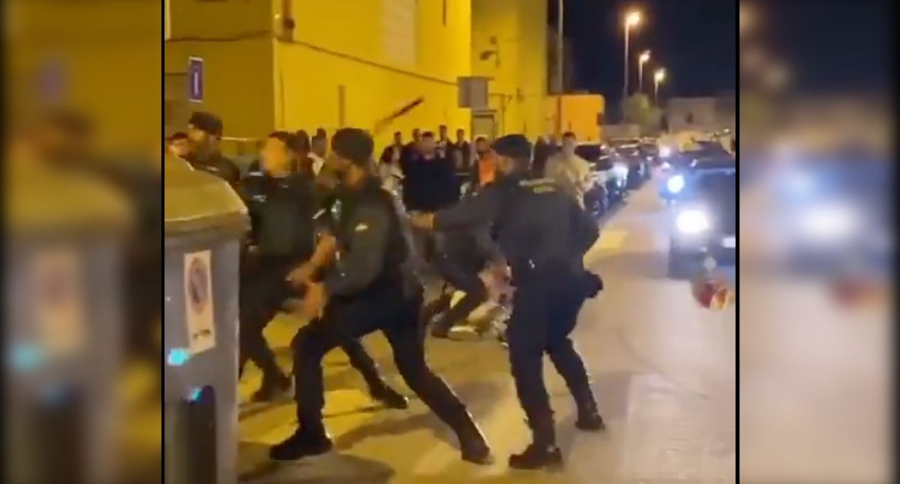 La Guardia Civil tuvo que intervenir en Chipiona contra un grupo de moteros.