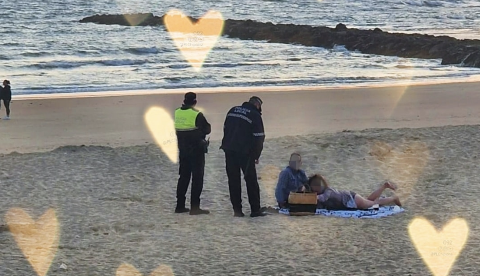 Una pareja tiene sexo en plena playa de Chipiona: 